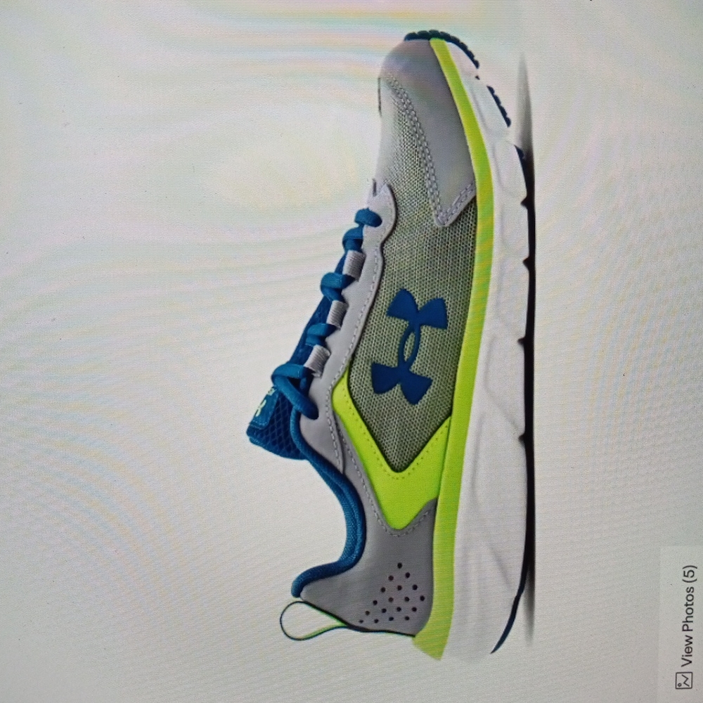 Boys Under Armour shoes size 4- big boys